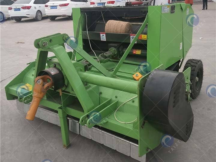 round straw and hay baler