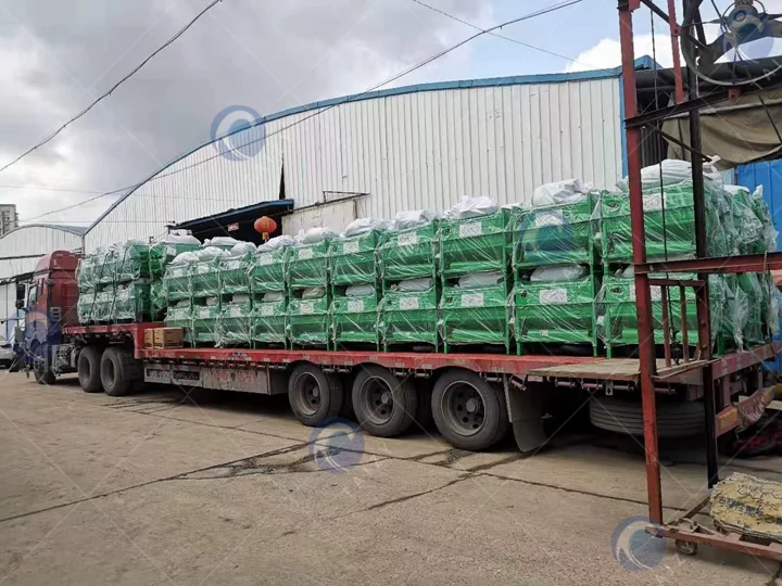 Transporte de trilladora de arroz y trigo.