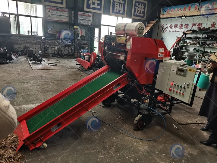 Thailand distributor purchased Taizy silage round baler