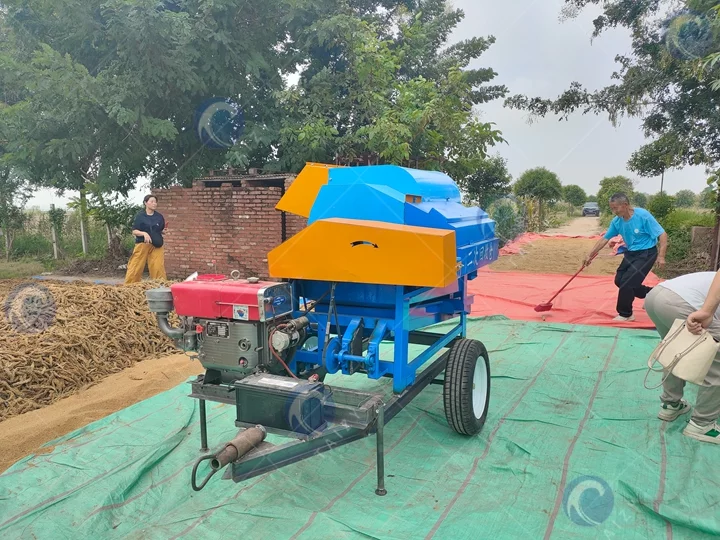Multifunctional Grain Thresher in work